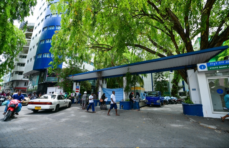 މަގުމައްޗަށް ވެއްޓިފައި އޮތް މީހަކަށް ފަރުވާ ދެމުންދަނިކޮށް ނިޔާވެއްޖެ