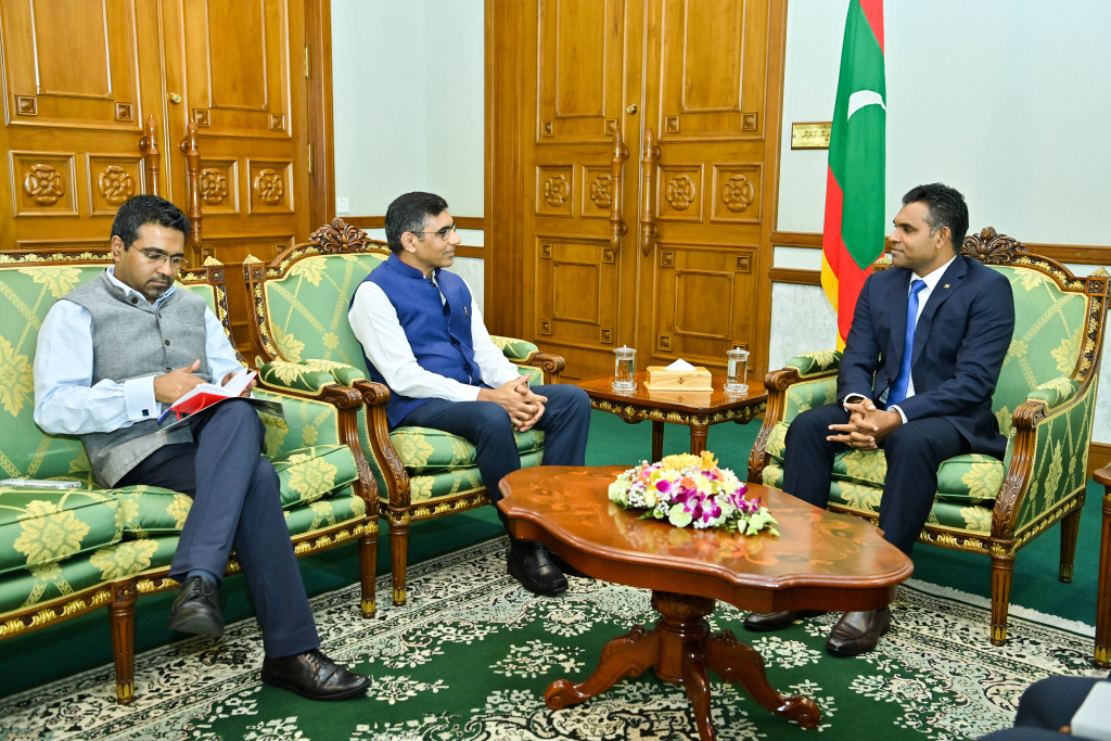 އިންޑިއާއިން ސައިކޭޓްރިސްޓުން ގެންނަން މަޝްވަރާކޮށްފި