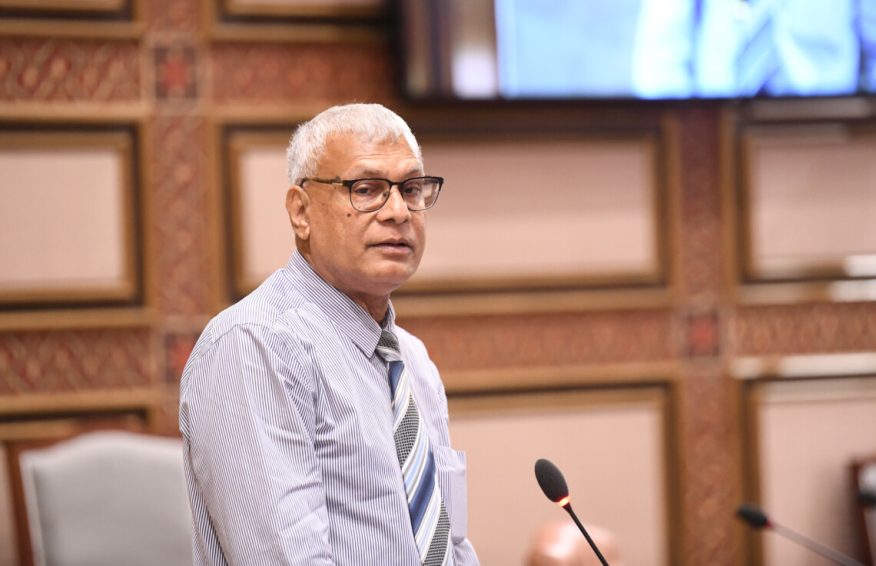 އިގްތިޞާދު ހީނަރުވެގެންދާއިރު ބަލަންތިބޭ ލީޑަރުން ބޭނުމެއް ނޫން: ޝަރީފް