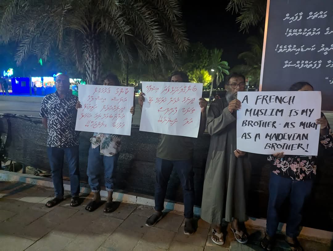 ފްރާންސްގެ އާއިލާ އެންމެ ފަހުން ރާއްޖެއިން ފޮނުވާލައިފި