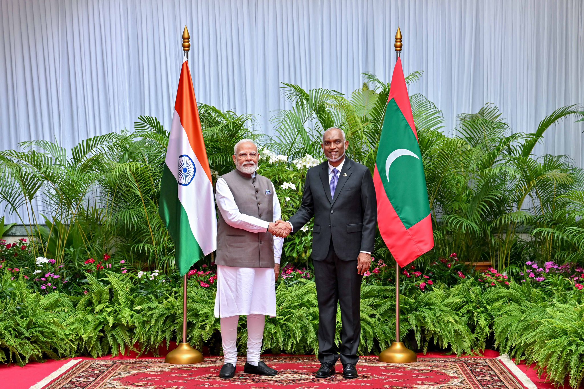 565 މިލިއަން ޑޮލަރުގެ ލައިން އޮފް ކްރެޑިޓް ހިމެނޭހެން އިންޑިއާއާއެކު 8 އެއްބަސްވުމެއް