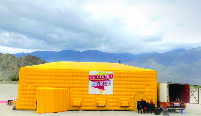 ދުނިޔޭގެ އެންމެ އުހުގައި ހުންނަ ސިނަމާ އިންޑިއާގެ ލަދަކް ގައި