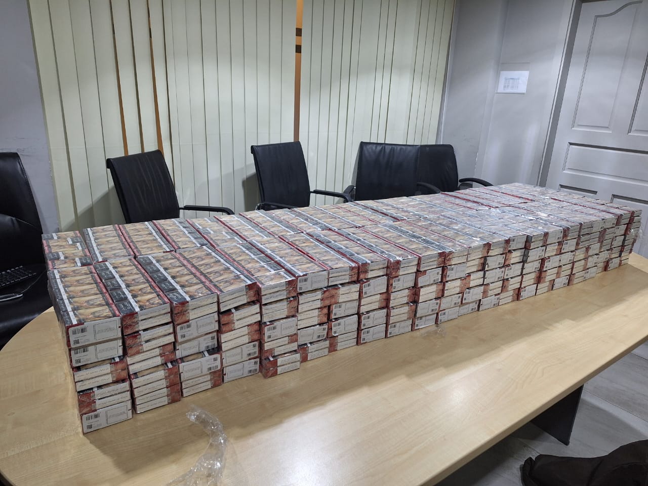 އުކާލި ސިނގިރެޓް ކާޓަންތަކަކީ ގުދަނަކުން ގެއްލުނު ތަކެތި: ފުލުހުން