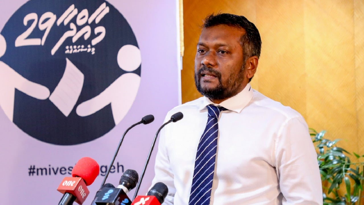 އަނެއްކާވެސް ފައްޔާޒުގެ ބަހުގެ ހަމަލާއެއް؛ މަގާމާ ހަވާލުވީ މީހެއްގެ ފަހަތުގައި ލޯމަރައިގެން ހުންނާކަށް ނޫން