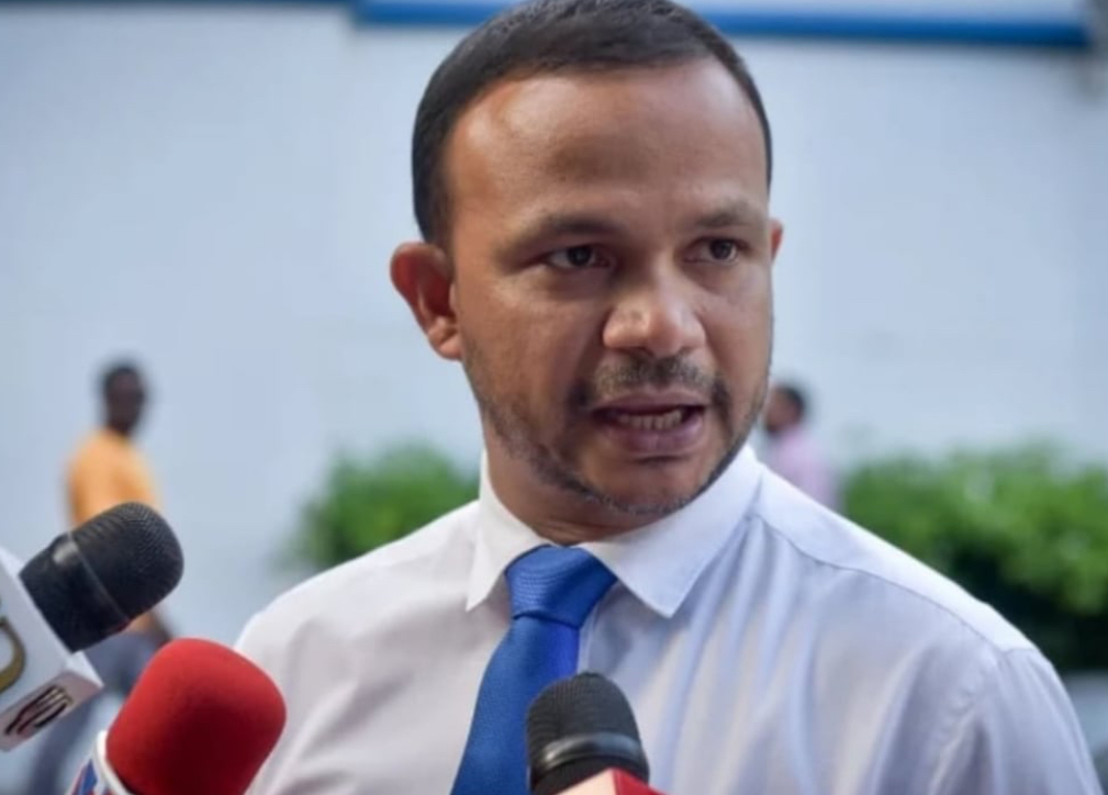 ހުރިހާ ބާރެއް އޮތީ ރައީސްގެ މުށުތެރޭގައި، ރާއްޖޭގައި މިހާރު އޮތީ ރިޔާސީ ރަސްކަމެއް: އަލީ ހުސެއިން