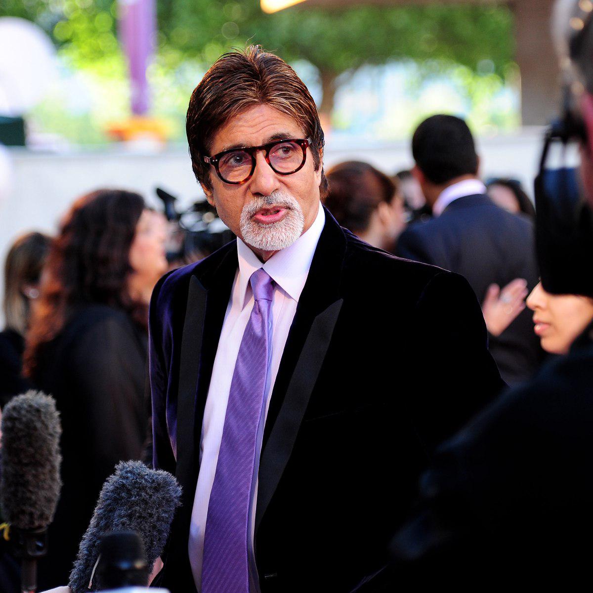 ބޮލީވުޑް ގެ މަޝްހޫރު ތަރި އަމީތާބް ބައްޗަަން އަގުބޮޑު ކާރެއް ގަނެފި