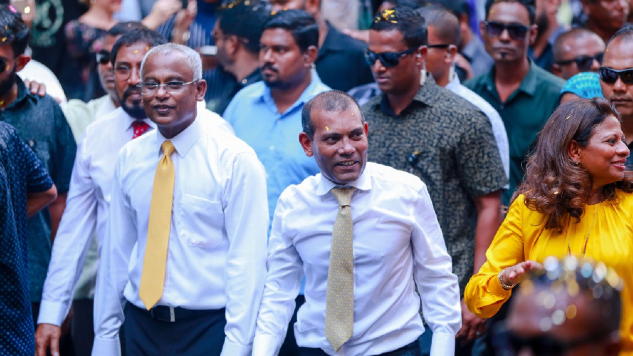 އިދިކޮޅުން ދަނީ ލާހޫރެމުން؛ ދިވެހިން ޖަހަން ބޭނުންވާ ޖަމްޕް ޖެހޭނީ އެމްޑީޕީއާ އެކު - ރައީސް ނަޝީދު