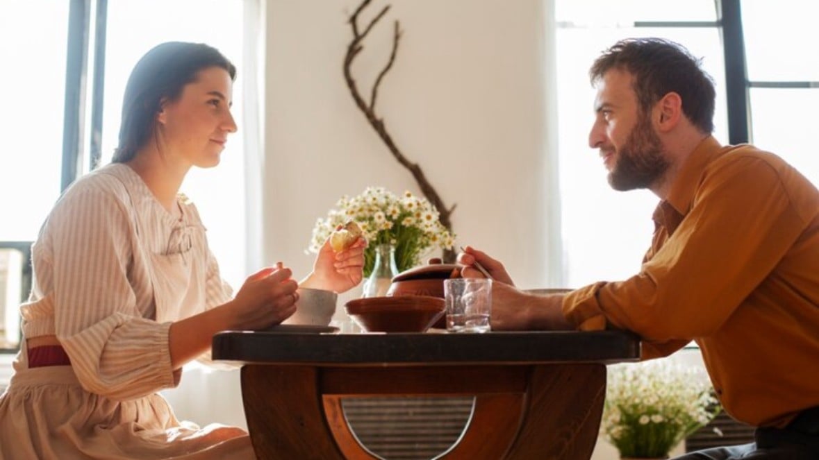 ތިބާ ދެރަކުރާ މީހަކާއި ކުރިމަތިލާނީ ކިހިނެއް؟