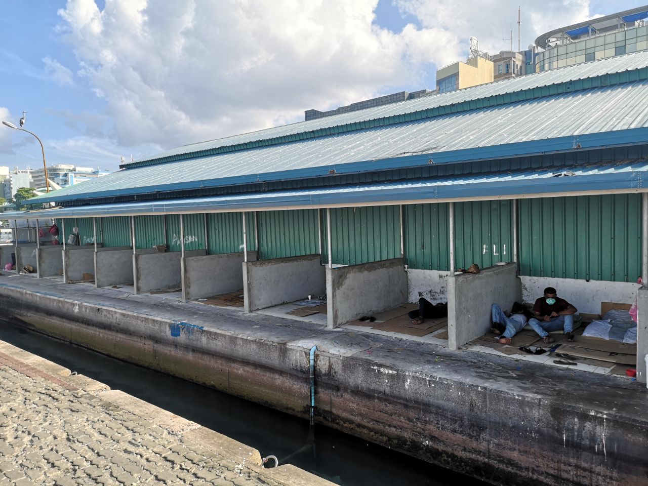 ގެދޮރު ނެތި މަގުމަތިވާ މީހުން ވަގުތީ ހިޔާތަކަށް ގެންދަން ފަށައިފި