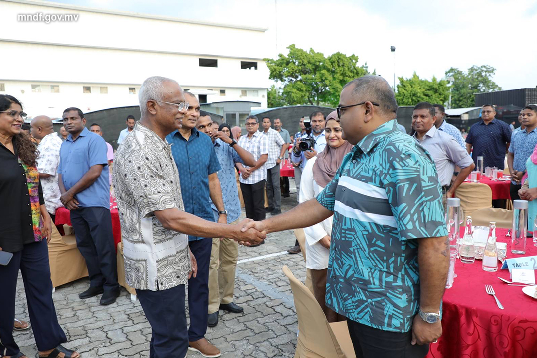 ރައީސް ސާލިޙު މިއަދު ރޯދަ ވީއްލެވީ ސިފައިންނާއެއެކު