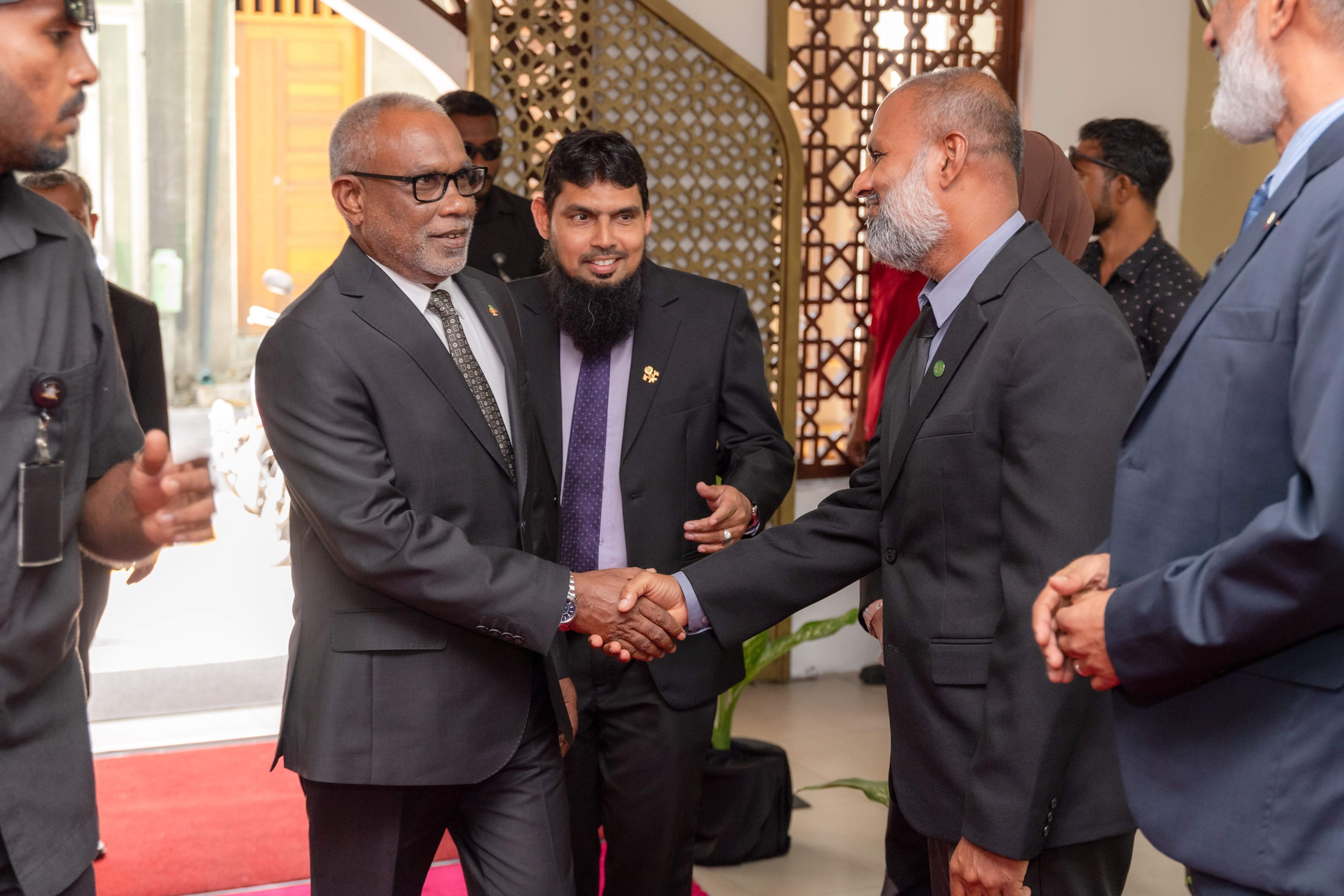 ހަމަޖެހުން  ޤާއިމްވާނީ އެތަނެއްގައި އުޅޭ ބައެއްގެ އަޚުލާގީ މިންގަނޑު ރަނގަޅު ގޮތުގައި ހުރެގެން: އަބުދުއްރަޙީމް