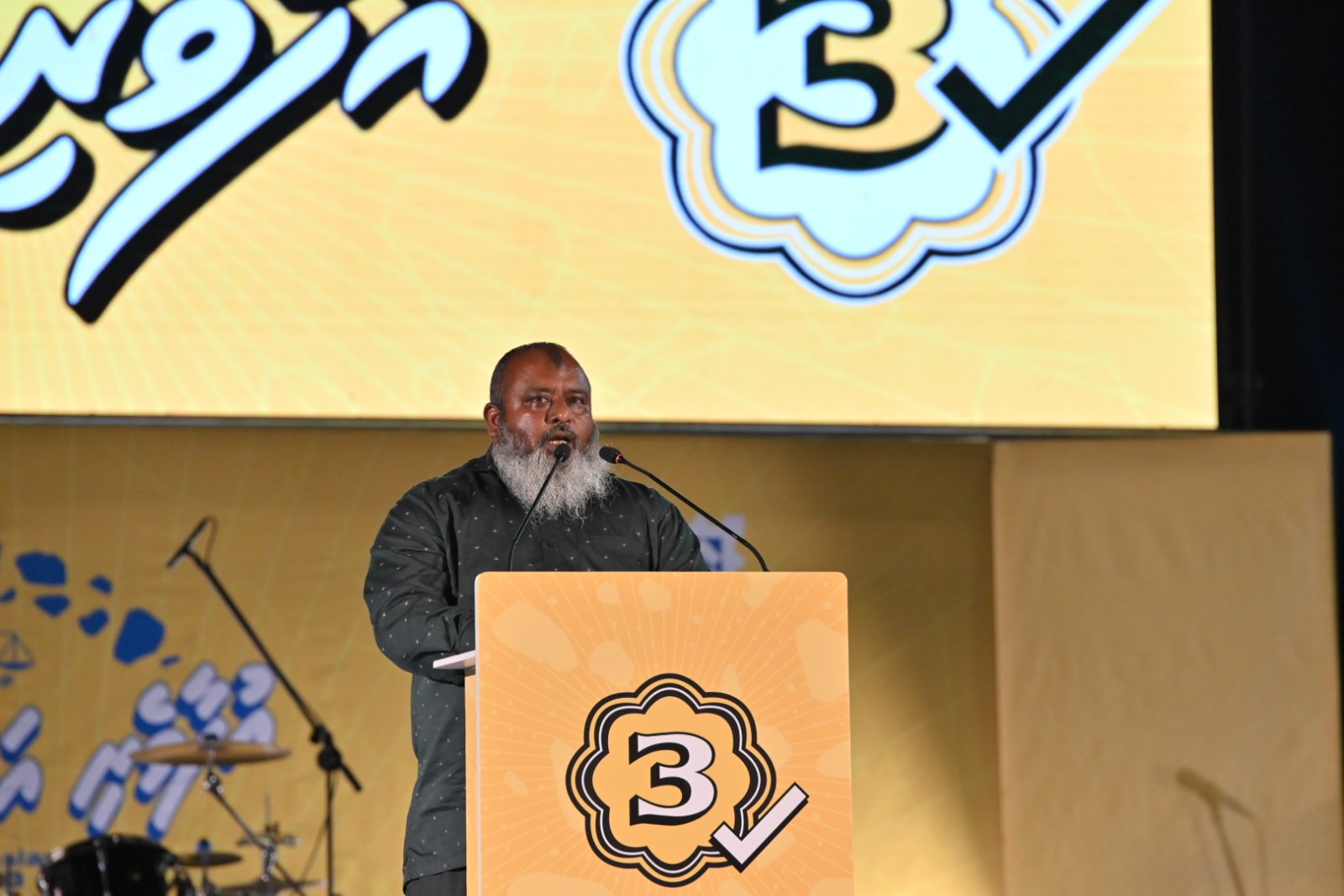 މުޢިއްޒަކީ ސާހިބުމީހާ ރައްޔިތުންގެ ފައިސާއަށް ހިޔާނާތްތެރިވީއިރު އަޅާނުލި މީހެއް: ޑރ. އިޔާޒް