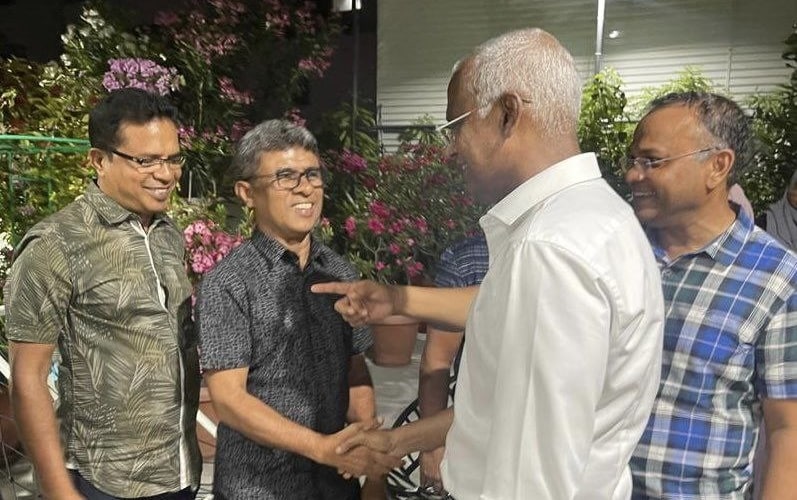 އަޅުގަނޑުގެ އާއިލާގެ ތާއިދު އޮތީ ރައީސަށް، ނަޝީދަކަށް ނޫން: އަނދުން ހުސެއިން