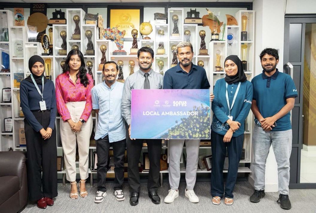 "2 އޮފް އަސް" ގެ އެމްބެސެޑާ ޕްރޮގްރާމު ސަސްޕެންޑުކޮށްފި