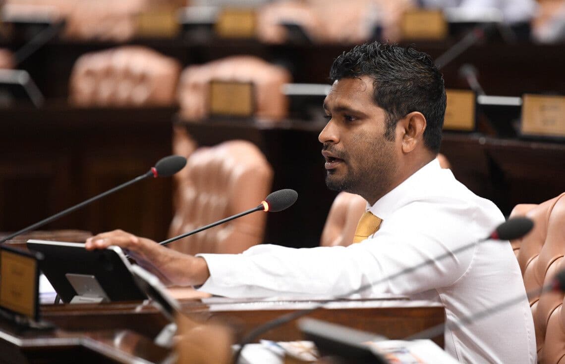 ހޫނު ފެނަށް ވެއްޓުމުން މެމްބަރު ޝިޔާނަށް ގޯސްވީ ނޫސްވެރިން