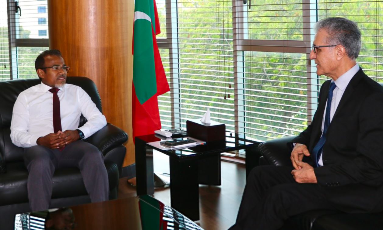 ރައީސްގެ މަންދޫބޫ ބަންޑާރަ ނާއިބާއި ބައްދަލުކުރައްވައިފި