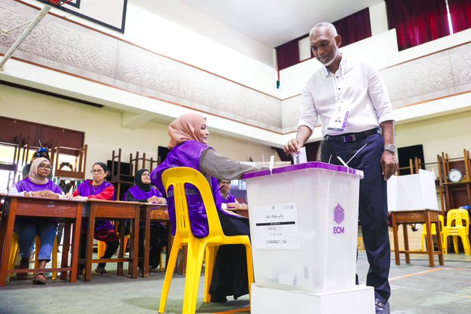 އިދިކޮޅު ރިޔާސީ ކެންޑިޑޭޓު ވޯޓުލައްވައިފި