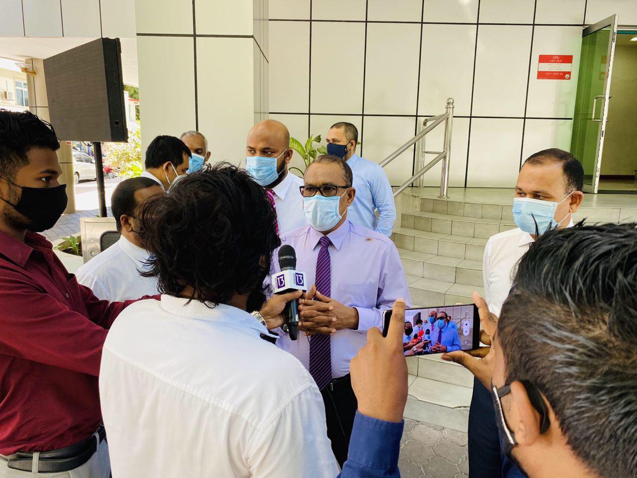 ޕްރެޝަރެއް އައިސްފިނަމަ މަގާމުގައި ނުހުންނަވާނެ ކަމަށް ޕީޖީ ވިދާޅުވި: އިދިކޮޅު