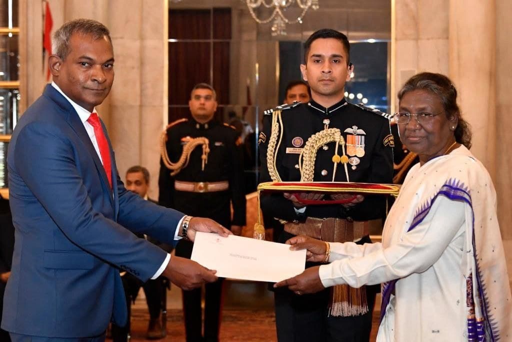 ޝަހީބް، ސަފީރުކަމުގެ ފަތްކޮޅު އިންޑިއާގެ ރައީސަށް!