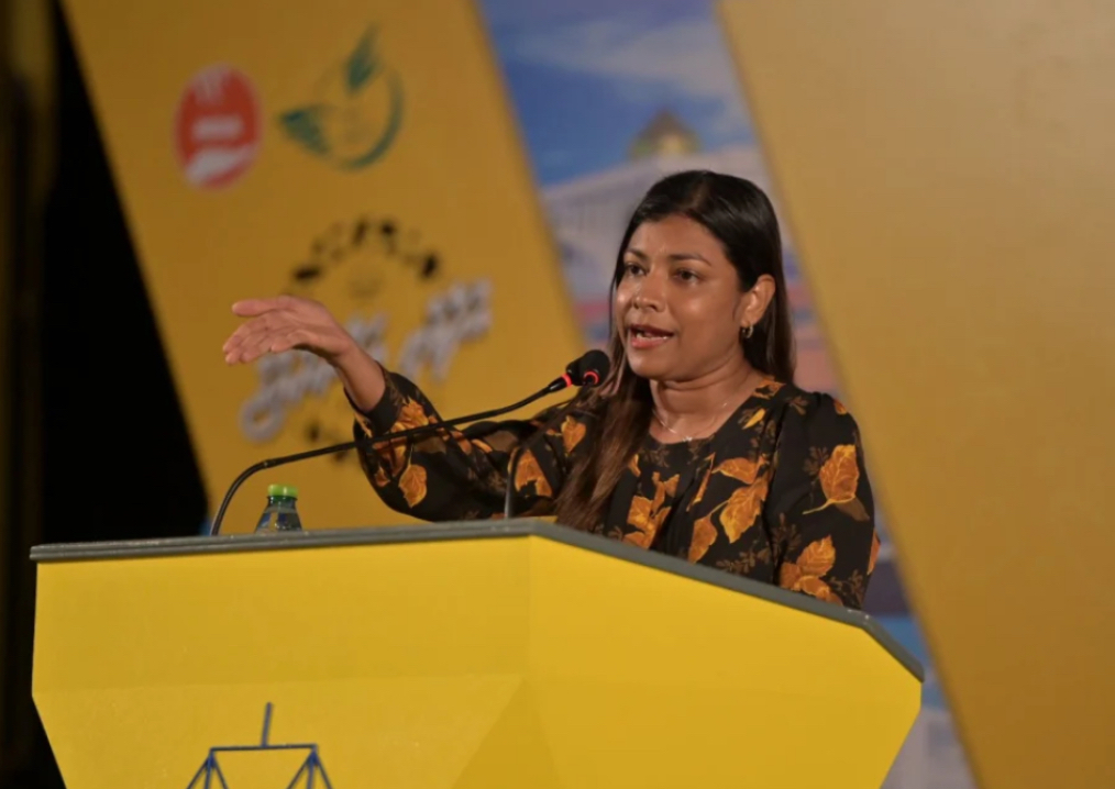 ސަރުކާރުގެ އޮފީސްތަކުން ފޯނަށް ޖަވާބު ނުދޭތީ ރޮޒެއިނާގެ ނުރުހުން