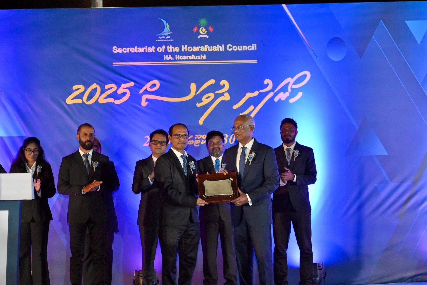 ހޯރަފުށީ ކައުންސިލުން ރައީސް ސާލިޙަށް "ޚާއްސަ ޚިދުމަތުގެ އައްޑަނަ" އަރުވައިފި