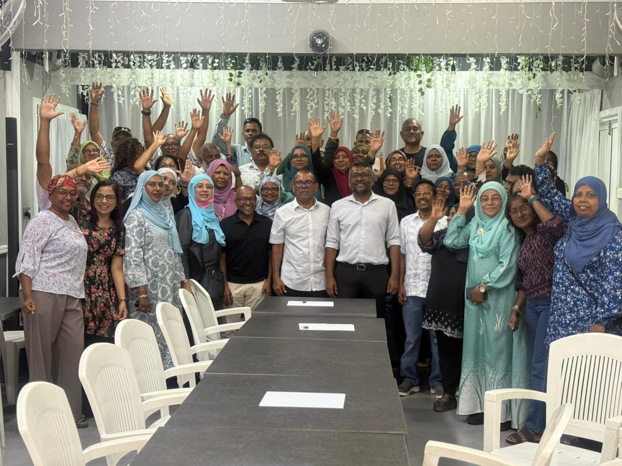 ރައީސް ނަޝީދު ރާއްޖެއަށް ވަޑައިގެންފި؛ ފުރަތަމަ ފެނިލުން ފައްޔާޒުއާއެކު