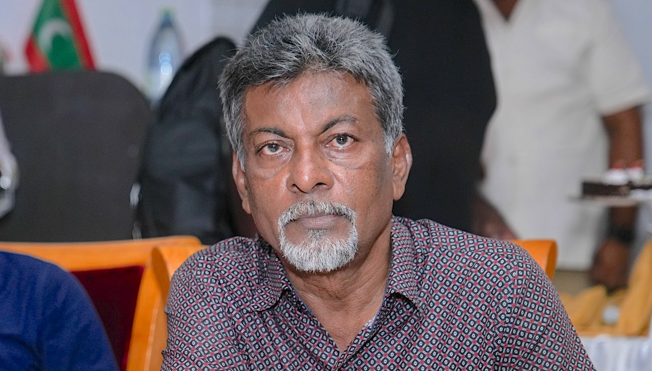 ތަޖުރިބާކާރު ޑައިރެކްޓަރު އަދި އެކްޓަރ ނިމާލަށް ސްޓޯކެއް ޖެހި ފަރުވާދެނީ؛ ޙާލު ސީރިއަސް