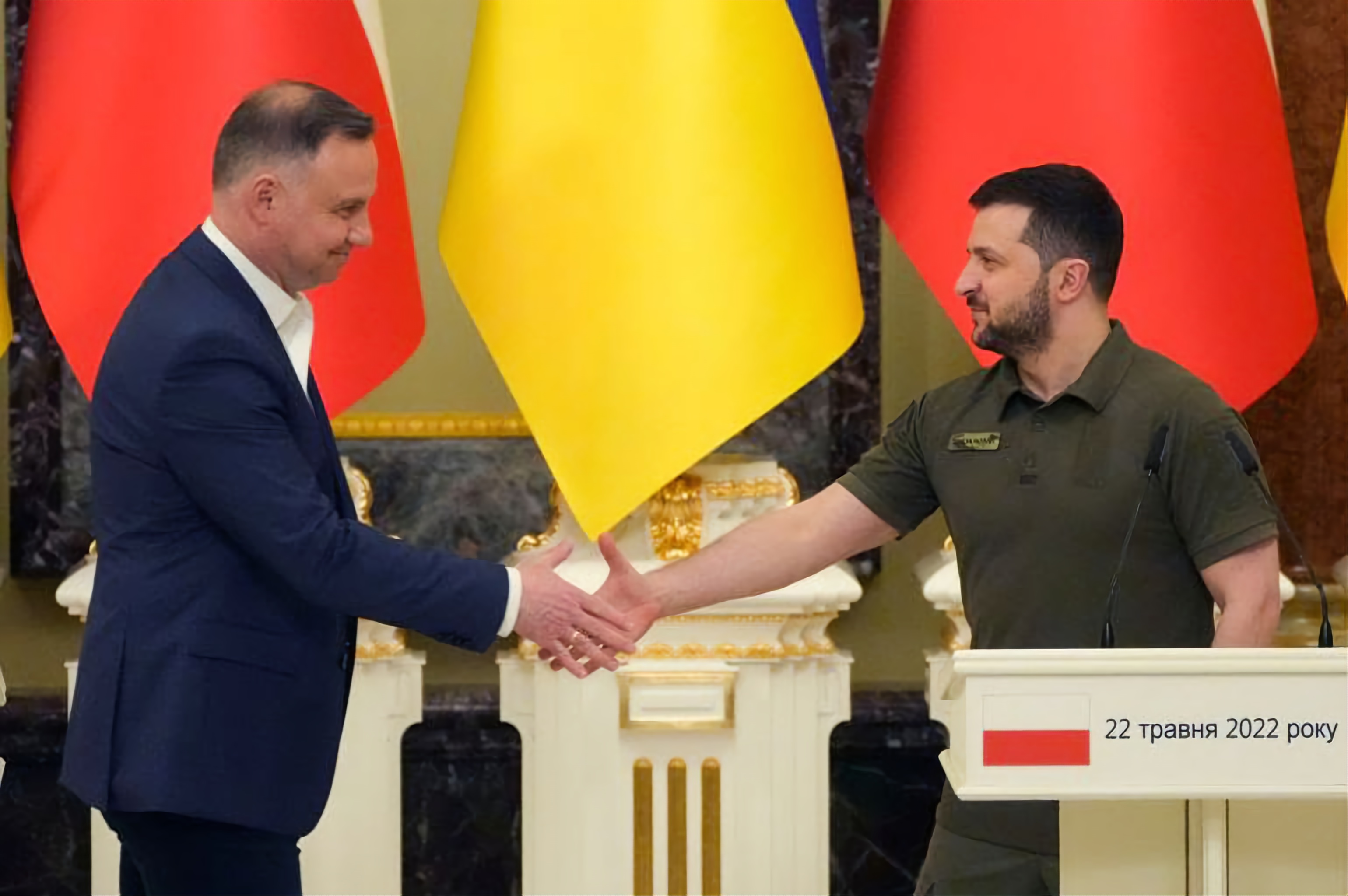 ޔުކްރެއިނަށް ނޭޓޯ ގައުމަކުން ދޭ ފުރަތަމަ އެހީ ޕޮލޭންޑުގެ ފަރާތުން