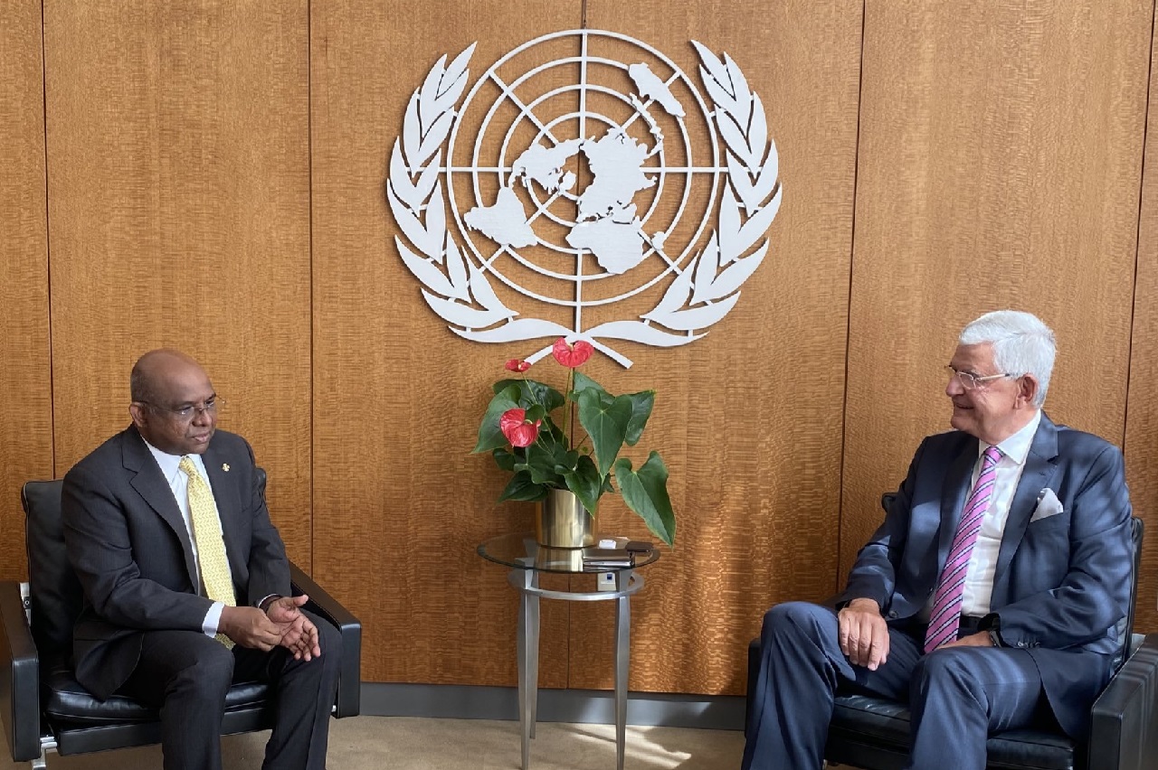 އދ. ގެ އާއްމު މަޖިލީހުގެ ރައީސާއި މިނިސްޓަރ ޝާހިދު ބައްދަލުކުރައްވައިފި