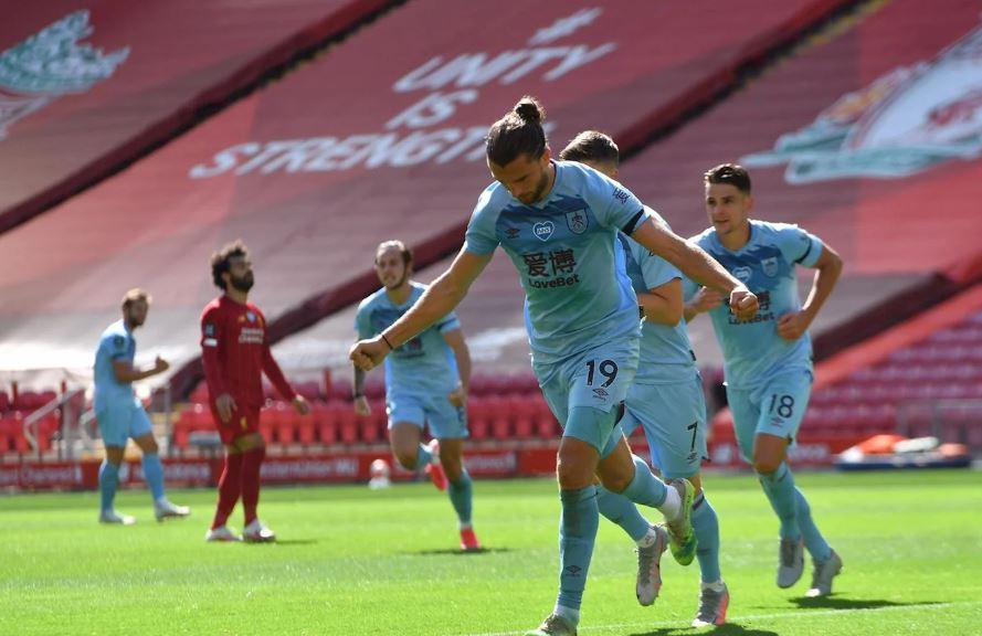 އަމިއްލަ ދަނޑުގައި ހުރިހާ ޓީމެއް ބަލިކުރަމުން އައި ލިވަޕޫލް ބާންލީގެ އަތްދަށުވެއްޖެ