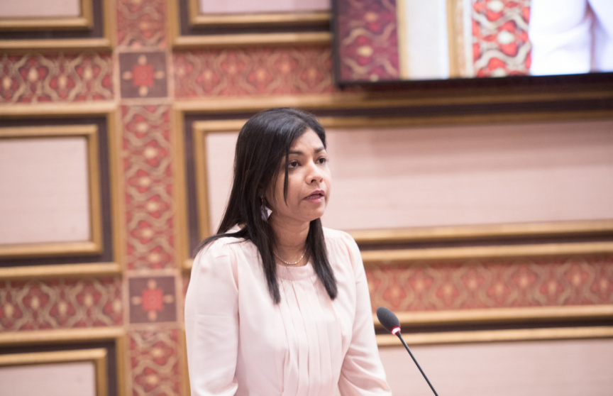 ފުރައްސާރަ ކުރުމަކީ ބަލައިގަނެ، އަޑުއަހާ އެންޓަރޓެއިން ކުރަންޖެހޭ ކަންކަމެއް ނޫން: ރޮޒައިނާ