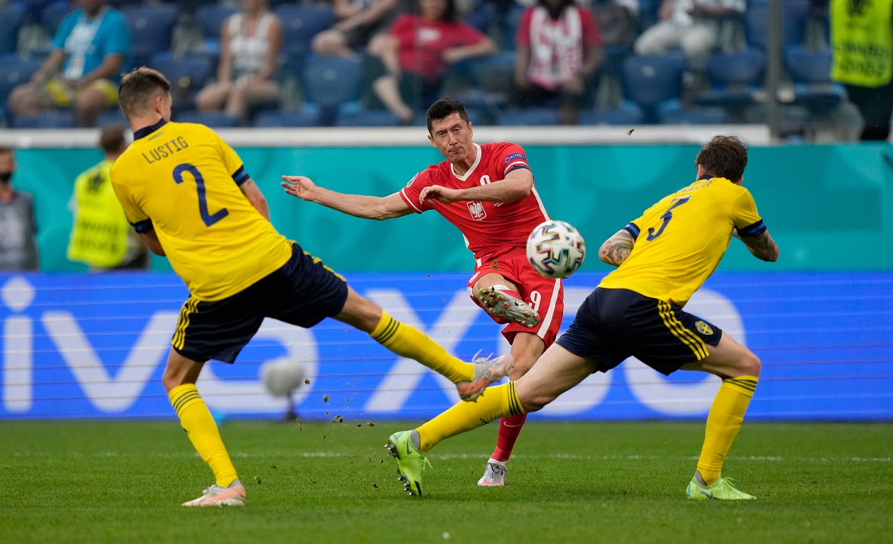 ޔޫރޯ 2020: ގްރޫޕް "އީ" އިން ސްވިޑެން އާއި ސްޕެއިން ދެވަނަ ބުރަށް