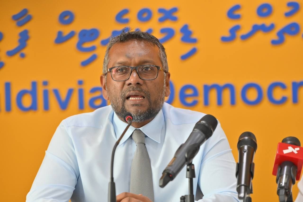 ފައްޔާޒު ސަރުކާރަށް: އަމިއްލަ ނުކުޅެދުންތެރިކަން ކުރީ ސަރުކާރުގެ ބޮލަށް ޖަހައިގެން ތިބެވޭނީ ކިހާ ދުވަހެއް ވަންދެން؟