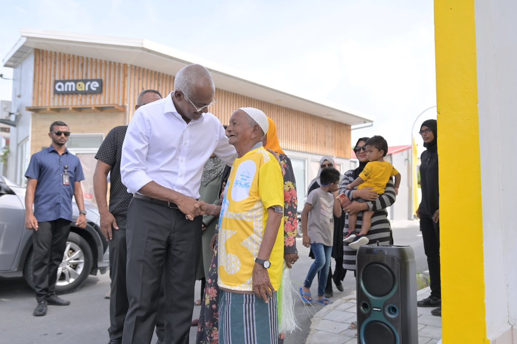 ކެމްޕޭން ދަތުރުފުޅެއްގައި ރައީީސް ޞާލިޙު ބޮޑު ތިލަދުންމައްޗަށް ވަޑައިގެންފި