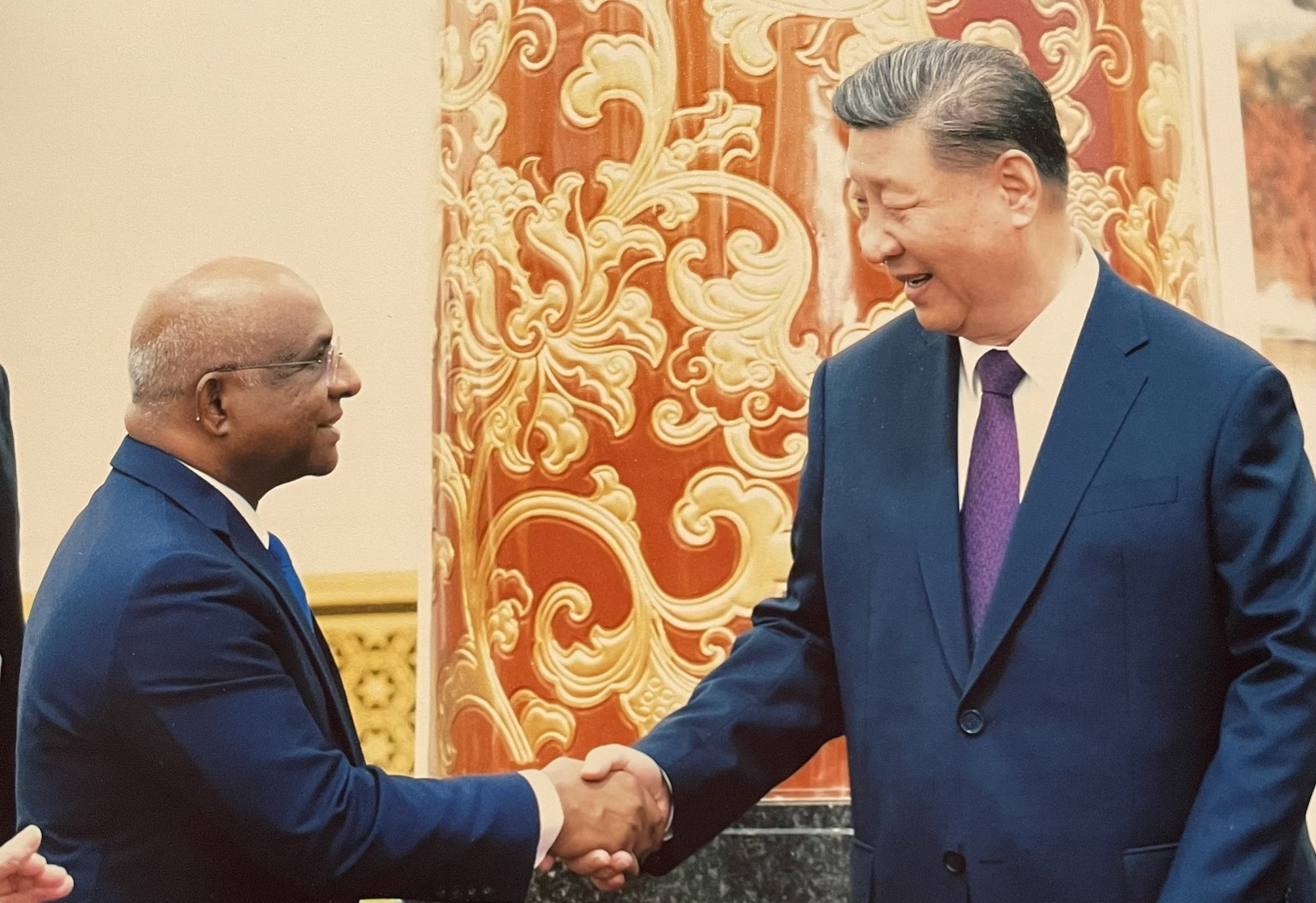 ޗައިނާގެ ރައީސާއި ޝާހިދު ބައްދަލުކުރައްވައިފި