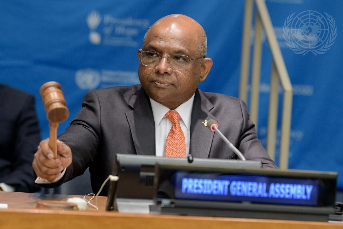 އދގެ މަންދޫބުންގެ ތައުރީފް މިނިސްޓަރ ޝާހިދަށް!