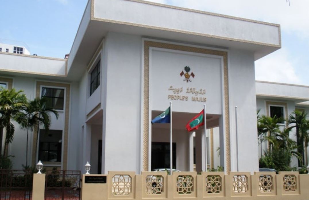 މަޖިލީހަށް 21 މީހުންގެ ޖާގައިގެ ލިފްޓެއް!