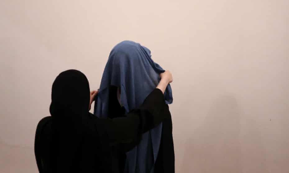 އީރާނުގައި ބުރުގާ ނާޅާ މީހުން ދެނެގަންނަން ސްމާޓް ކެމެރާ ބޭނުންކުރަނީ!