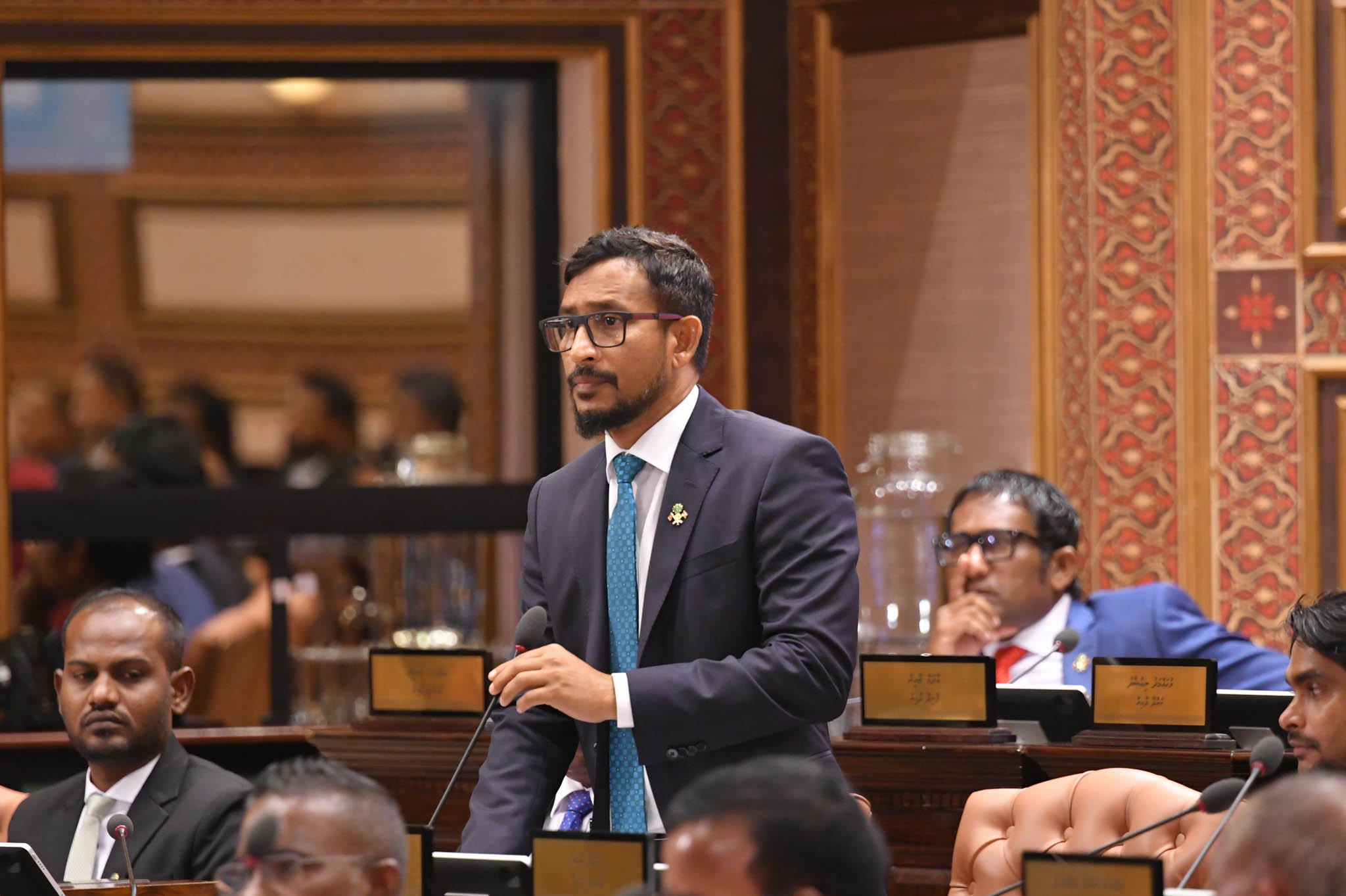 މި މަޖިލީހުން މަޖިލީހުގެ މެންބަރުންގެ އަދަދު މަދު ކުރާނަން: ފަލާހް