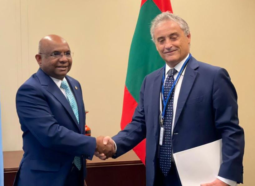 މިނިސްޓަރ ޝާހިދު، އެކި ޤައުމުތަކުގެ ސަފީރުންނާ ބައްދަލުކުރައްވަނީ