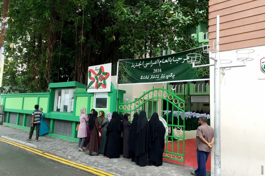 އަރަބިއްޔާގެ ދަރިވަރުން އިއްޒުއްދީނަށް ބަދަލުކުރަން ބެލެނިވެރިން ދެކޮޅު ހަދައިފި