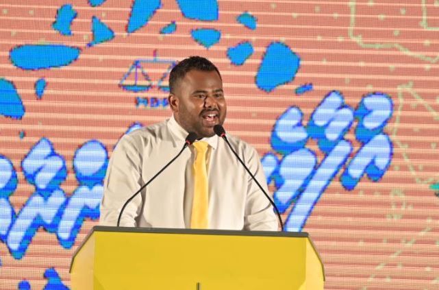 "ކުންނާރު ކޮތަޅު ހިފައިގެން ބަޖެޓަށް އާދޭސްކުރަން ދިއުން ނިމުމަކަށް ގެނައީ ރައީސް ސާލިހް"