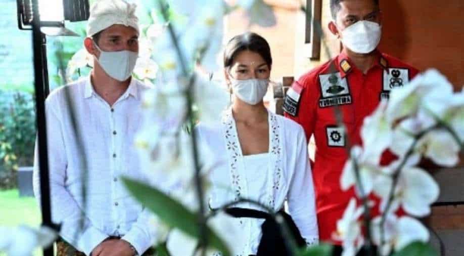 ބާލީގެ ފައްޅިއެއްގައި ބަރަހަނާ ފޮޓޯނެގި ބަޔަކު ޑީޕޯޓްކުރަނީ