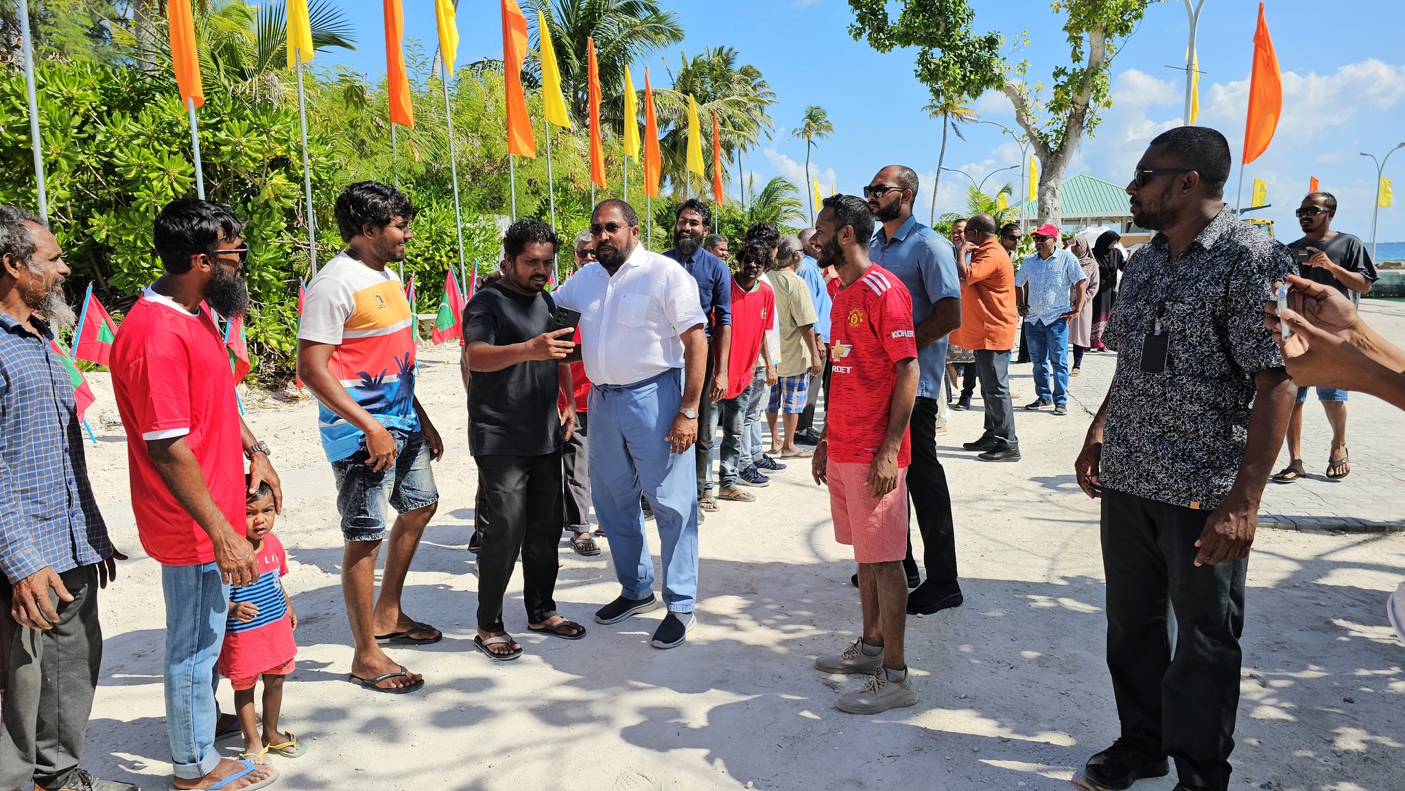 ރައްޔިތުންނަށްޓަކައި ފުރާނަ ދުއްވާލަންވެސް މިހުރީ ތައްޔާރަށް: ގާސިމް