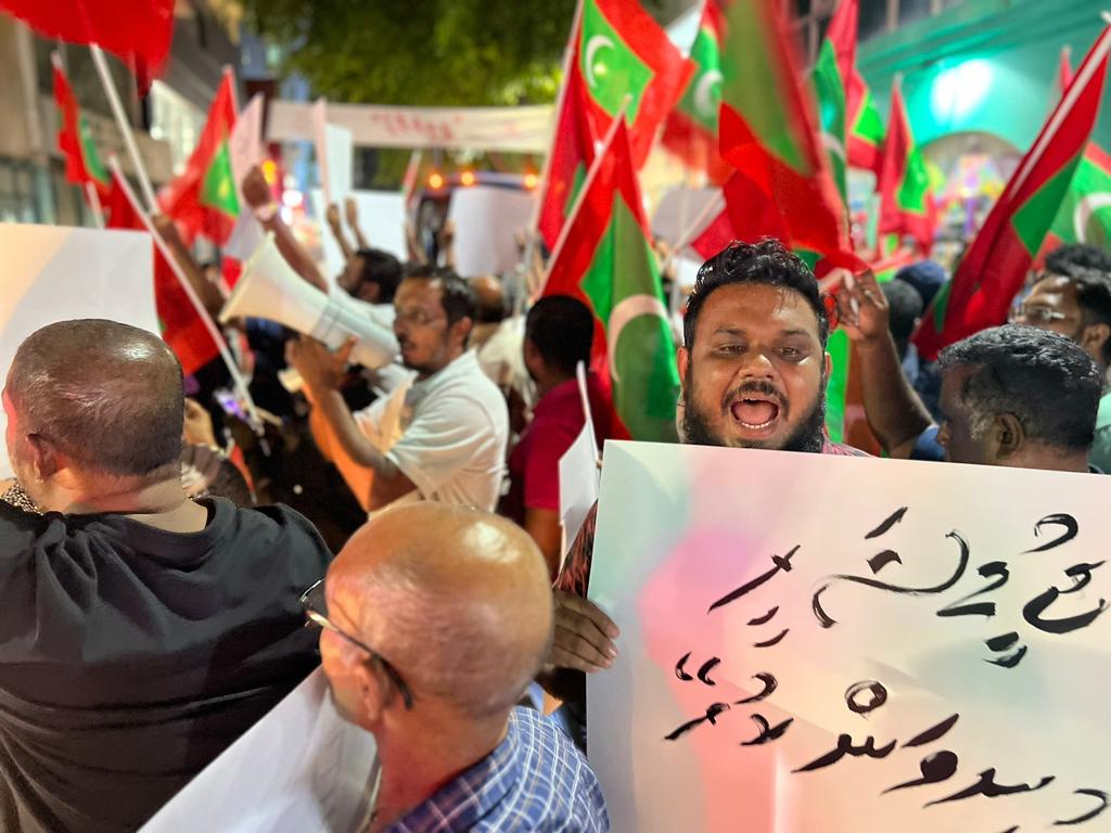 އިދިކޮޅު މުޒާހަރާއިން ހައްޔަރުކުރި މީހުން ދޫކޮށްލައިފި