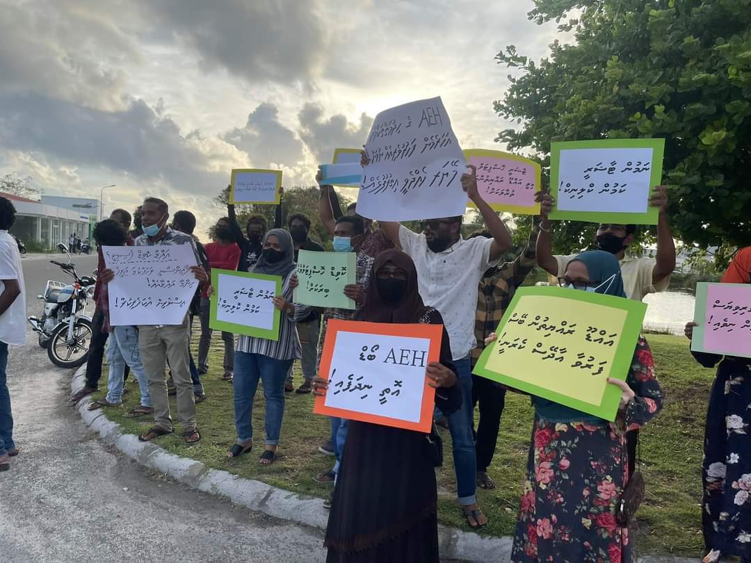 އައްޑޫ ހޮސްޕިޓަލުގެ ސިއްހީ ހިދުމަތް ރަނގަޅުކުރުމަށް ގޮވާލާ މުޒާހަރާކޮށްފި