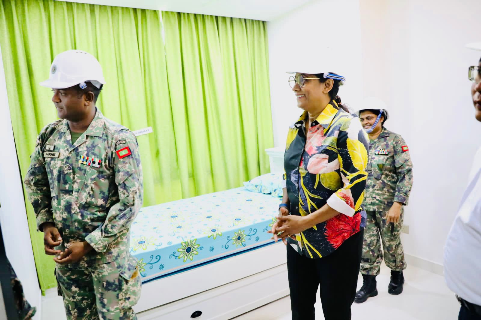 ސިފައިންގެ ފްލެޓްތަކުގެ މަސައްކަތް ހިނގާގޮތް މިނިސްޓަރ ބައްލަވާލައްވައިފި