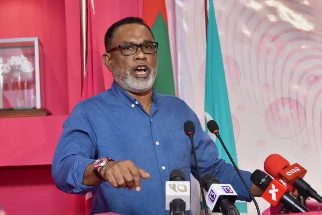 މިއުޅެނީ ސަރުކާރު ވައްޓާލާކަށް ނޫން؛ މުޒާހަރާ ނުބާއްވާނެ ގޮތެއް ނޯންނާނެ: އަދުރޭ