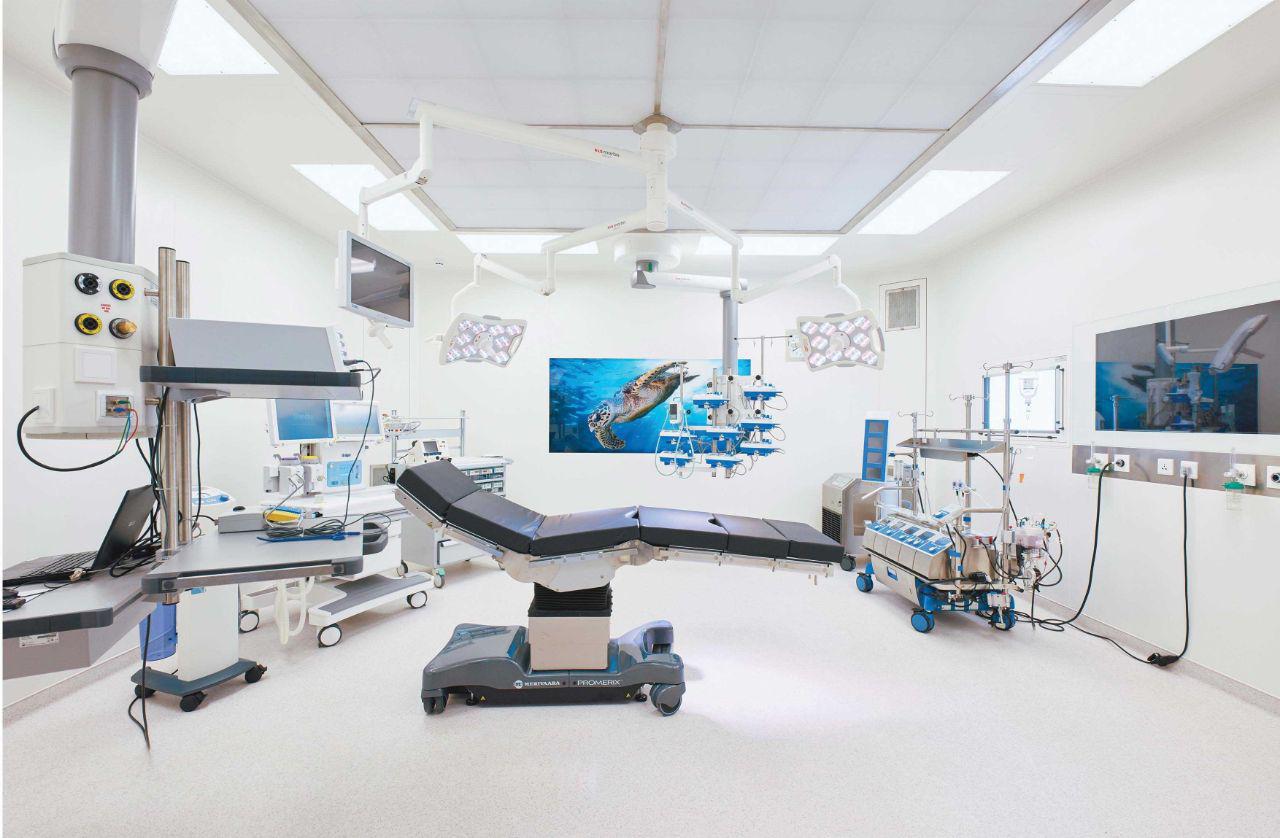 އޭޑީކޭ ހޮސްޕިޓަލުގެ ސްޕެޝަލިސްޓުން ބަލިމީހުން ބަލަން ގޭގެއަށް