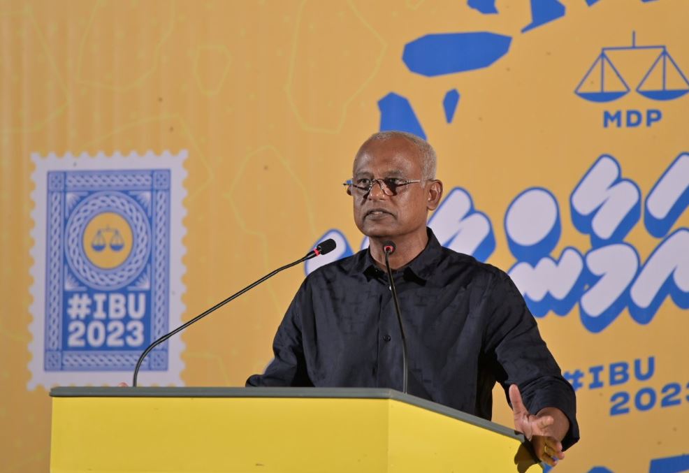 ފުވައްމުލަކު އެއަރޕޯޓާއި ބަނދަރު ބޮޑުކޮށްދޭނަން: ރައީސް